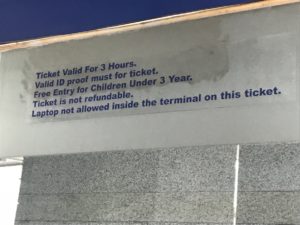 ニューデリー空港ターミナル３　入場券購入場