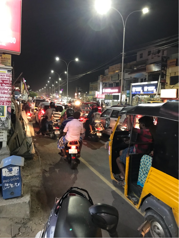 インドの道路横断