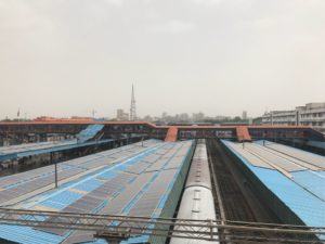 ニューデリー駅 跨線橋から