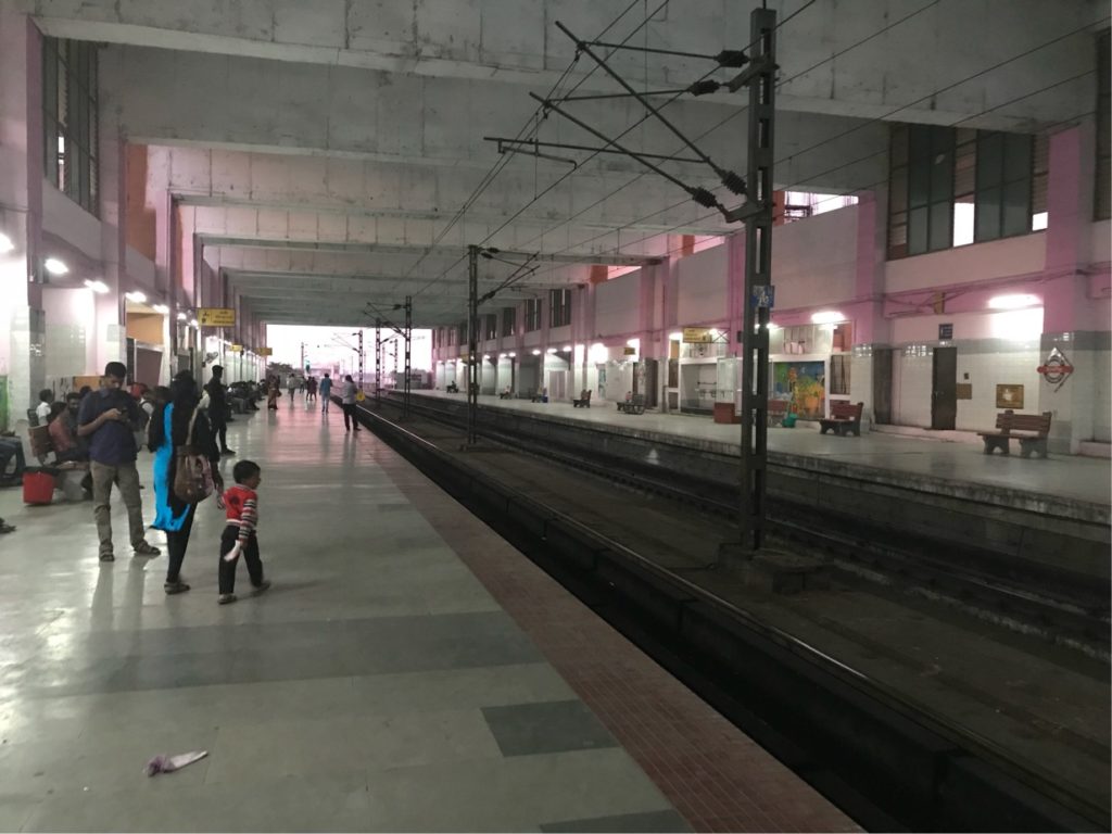 インド旅行にオススメ チェンナイの都市近郊電車の乗り方