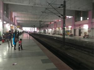インド旅行にオススメ チェンナイの都市近郊電車の乗り方