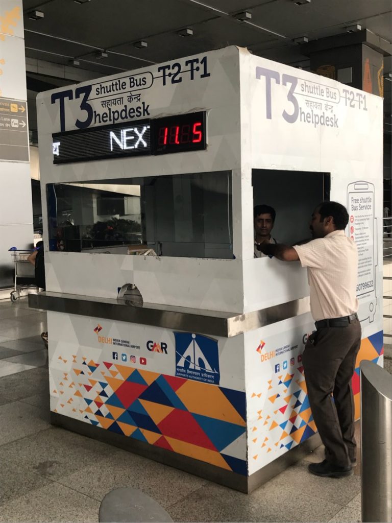 ニューデリー空港ターミナル3 シャトルバス 券売機