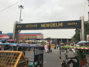 ニューデリー駅パハールガンジ側入口