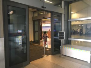 ニューデリー空港ターミナル３　到着エリア入口