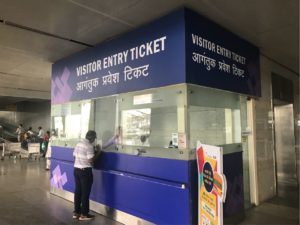 ニューデリー空港ターミナル３　到着エリア入場チケット売り場