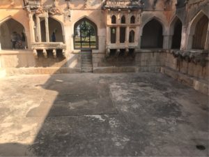 ハンピ　王妃の浴場